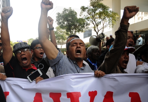  Datuk Seri Anwar Ibrahim supporter are seen while waiting the decision of judges in front the Palace of Justice in Putrajaya.Datuk Seri Anwar Ibrahim will serve a five-year jail term from 10th Feb, 2015 after the Federal Court upheld the Court of Appeal’s earlier decision.Photo By Naem Ghazali.